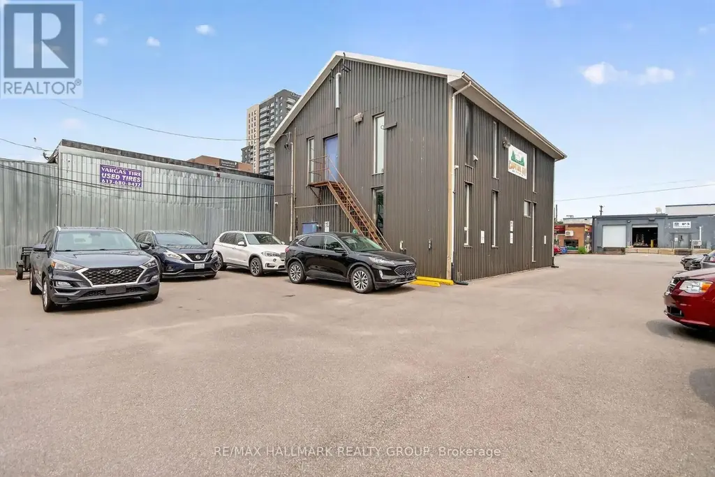 818 Boyd Avenue, Ottawa